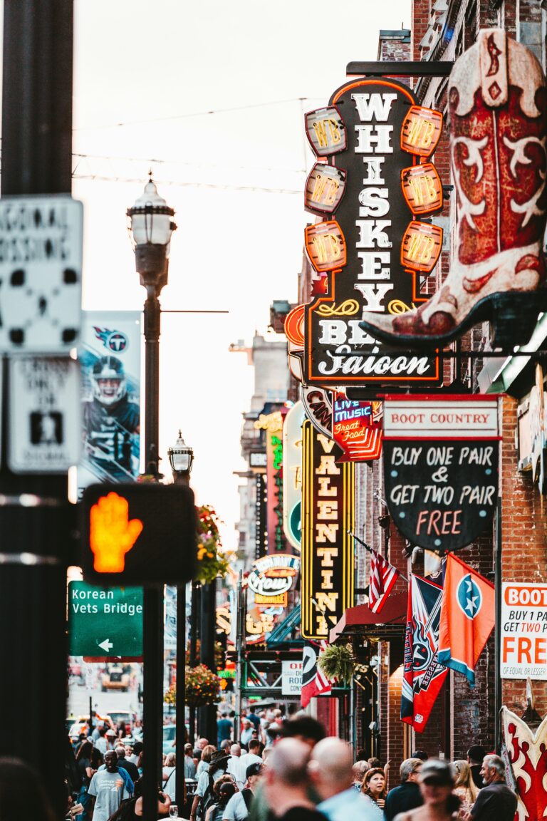 Broadway Nashville TN: The Truth About Bars, Crowds & Live Music